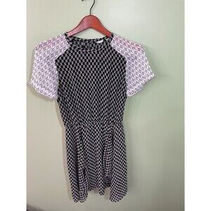 Chiffon Dress Size Medium Black/White Geometric Shear Short Sleeves Front Fold